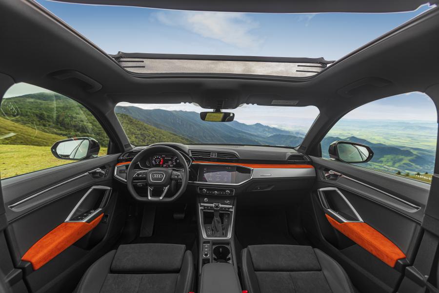 Торпедо Audi Q3 35 TFSI 2019 года  (LA) (фото 3 из 20)
